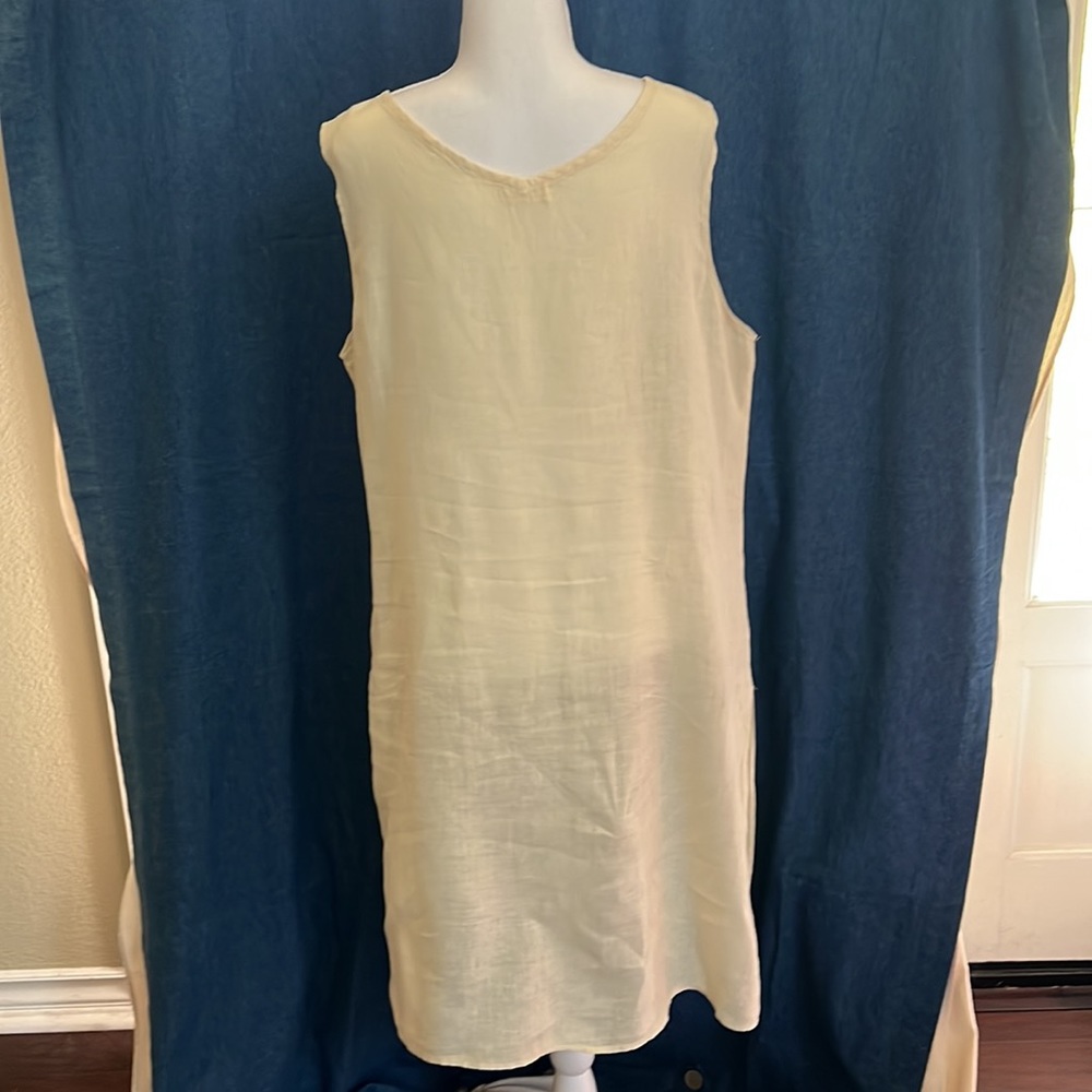 CP Shades 💛Pale Yellow💛 V-Cut Tunic. Size M. - Picture 4 of 9